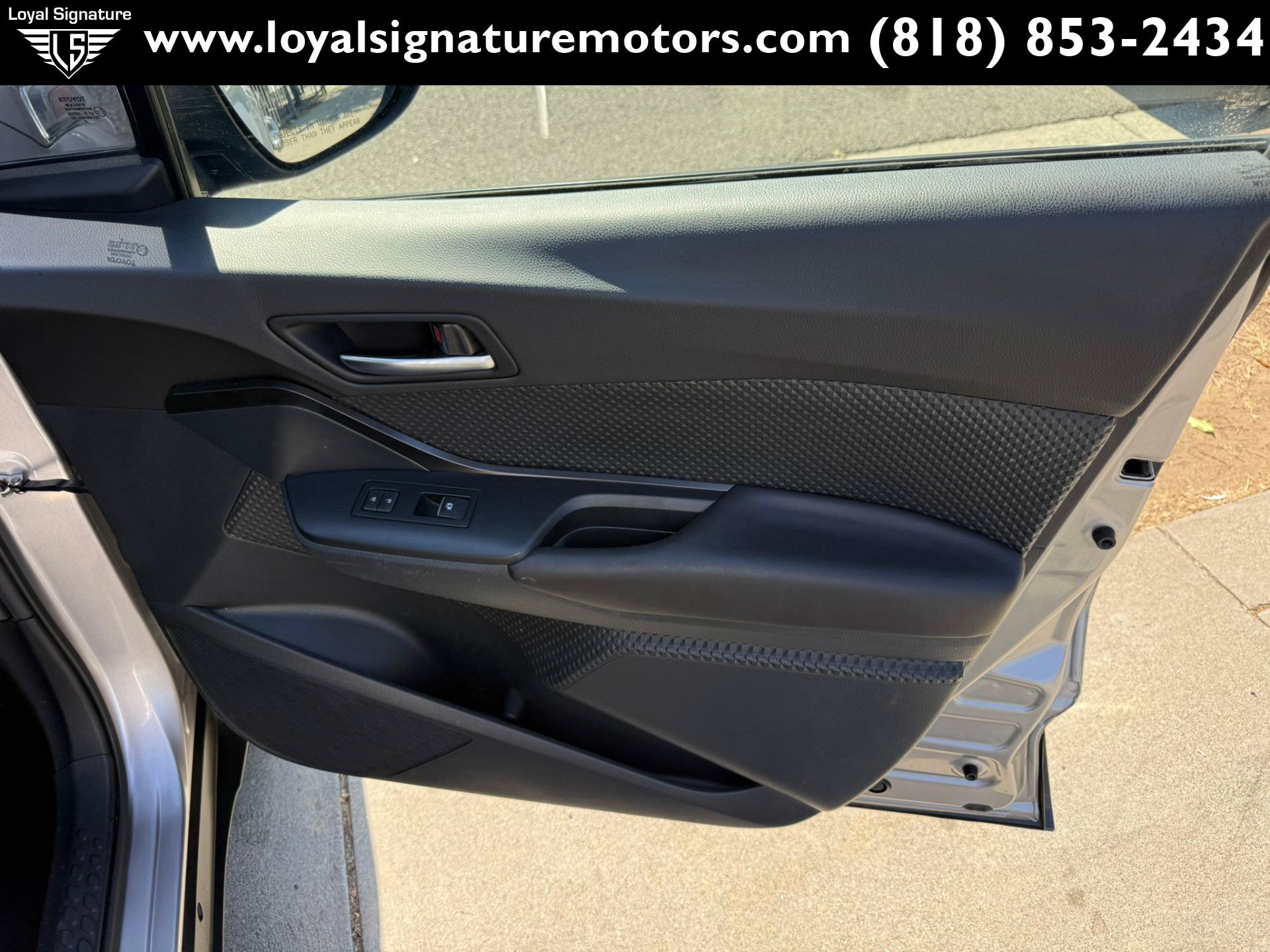 Used 2018 Toyota C-HR XLE FWD image 27