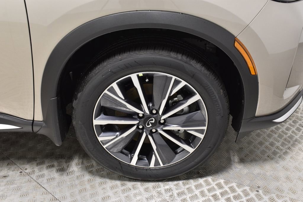 New 2026 INFINITI QX60 Luxe w/ Family Package image 9
