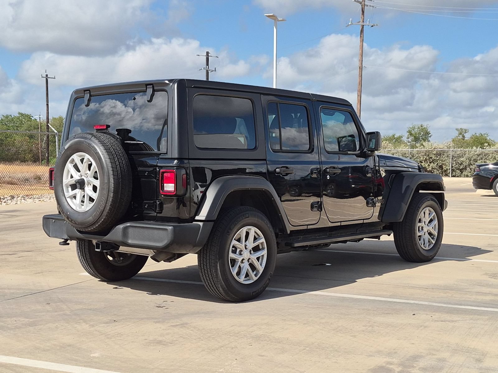 Used 2023 Jeep Wrangler Unlimited Sport AWD/4WD image 3