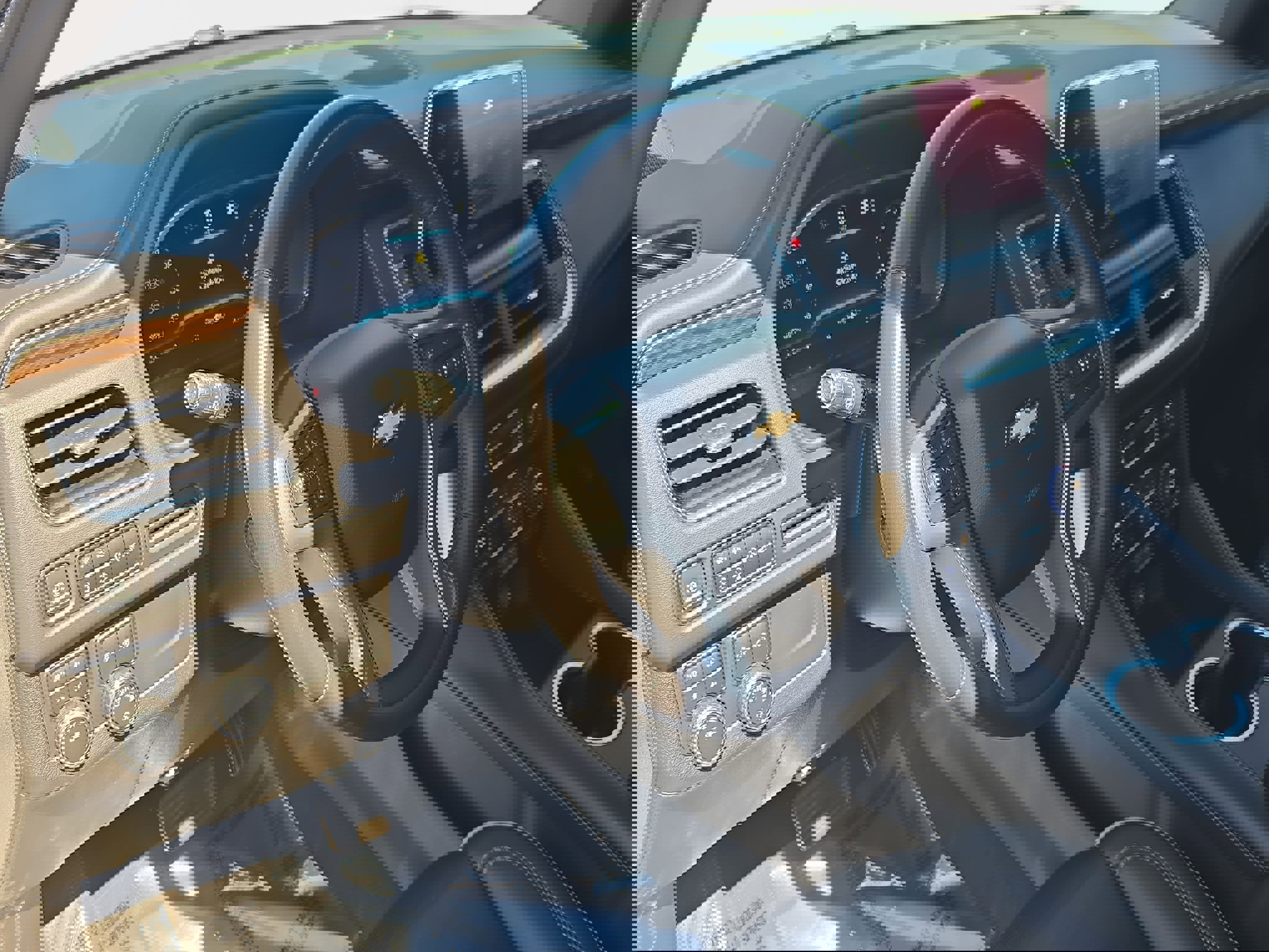 Used 2022 Chevrolet Suburban Premier image 31