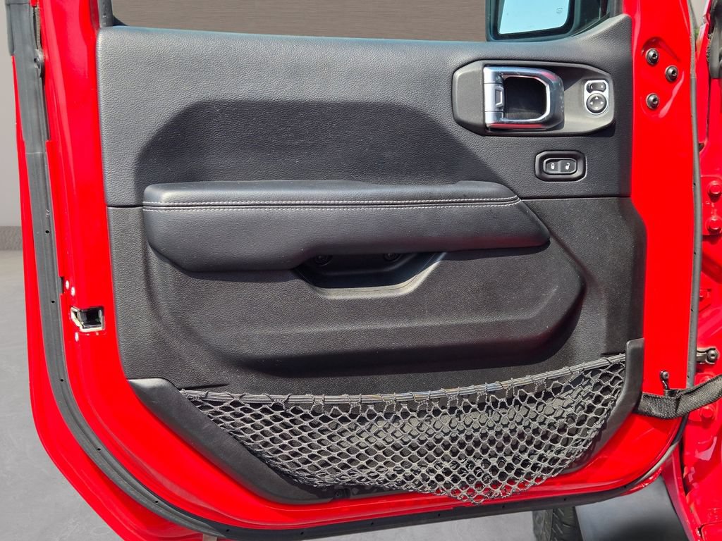 Used 2018 Jeep Wrangler Unlimited Sahara AWD/4WD image 19