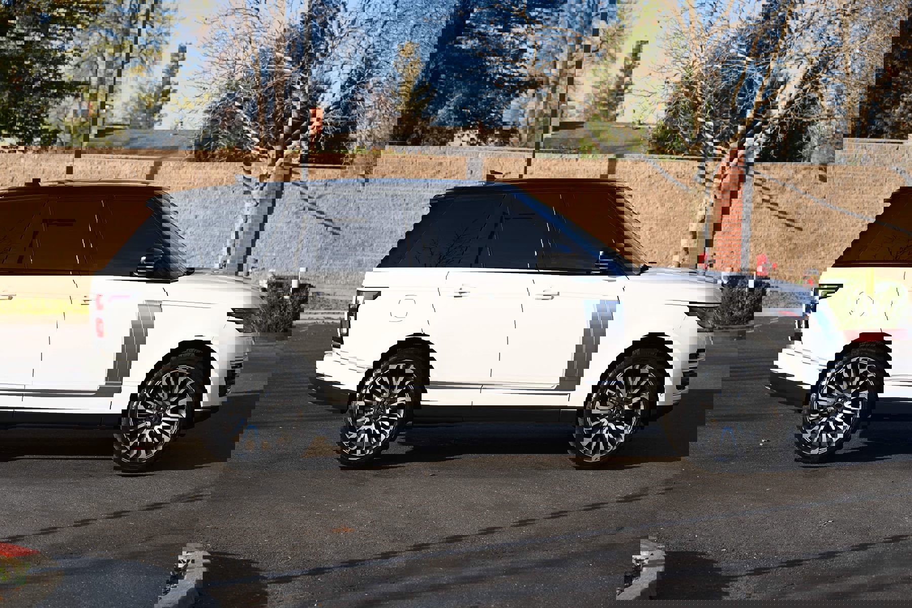 Used 2019 Land Rover Range Rover Supercharged image 8