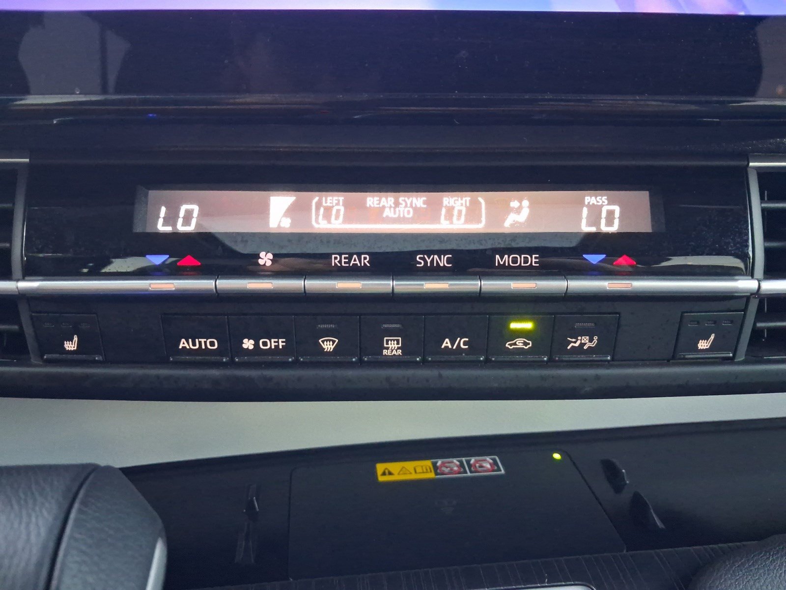Used 2025 Toyota Sienna XLE FWD image 22