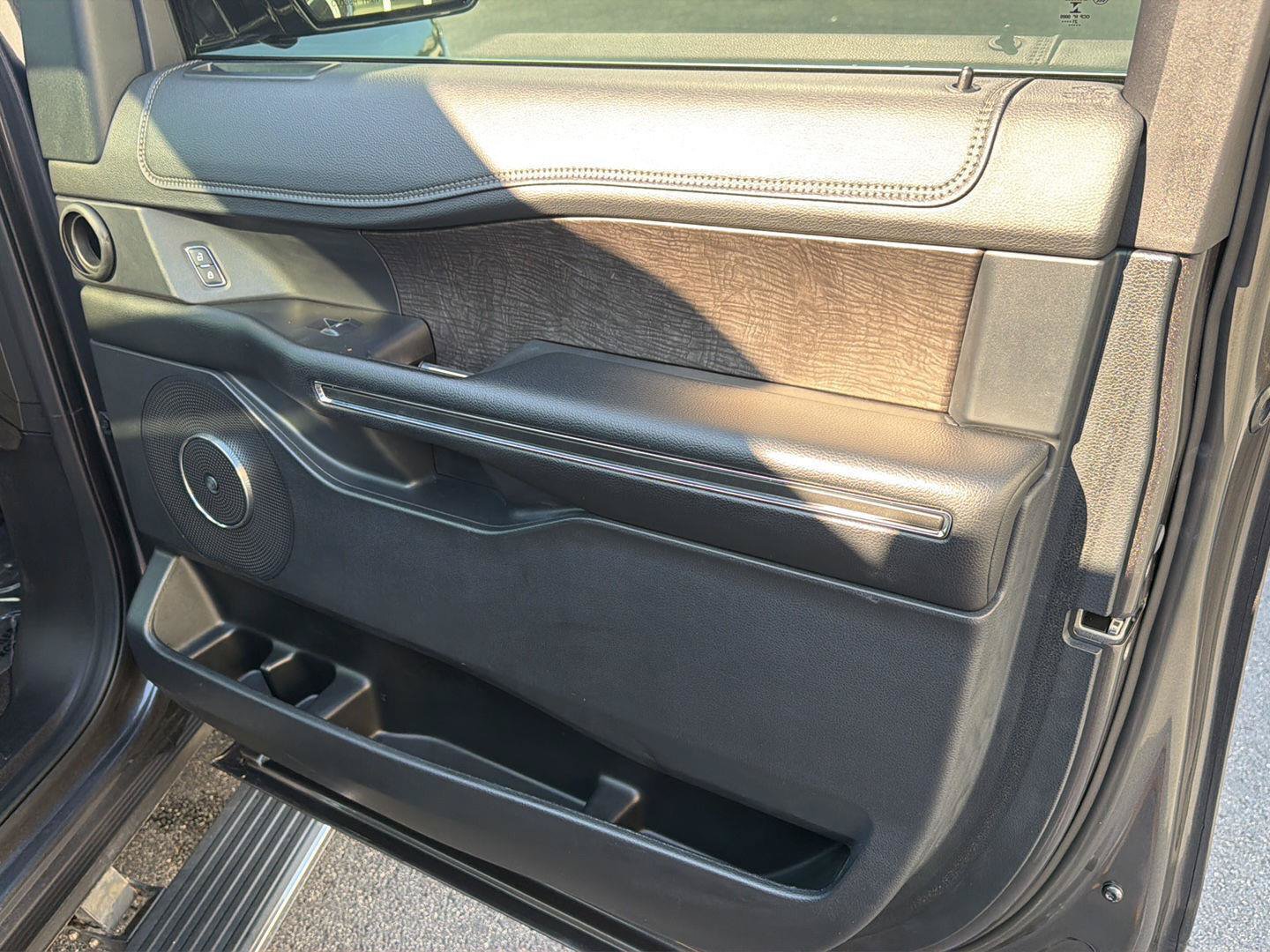 Used 2021 Ford Expedition Limited RWD image 16