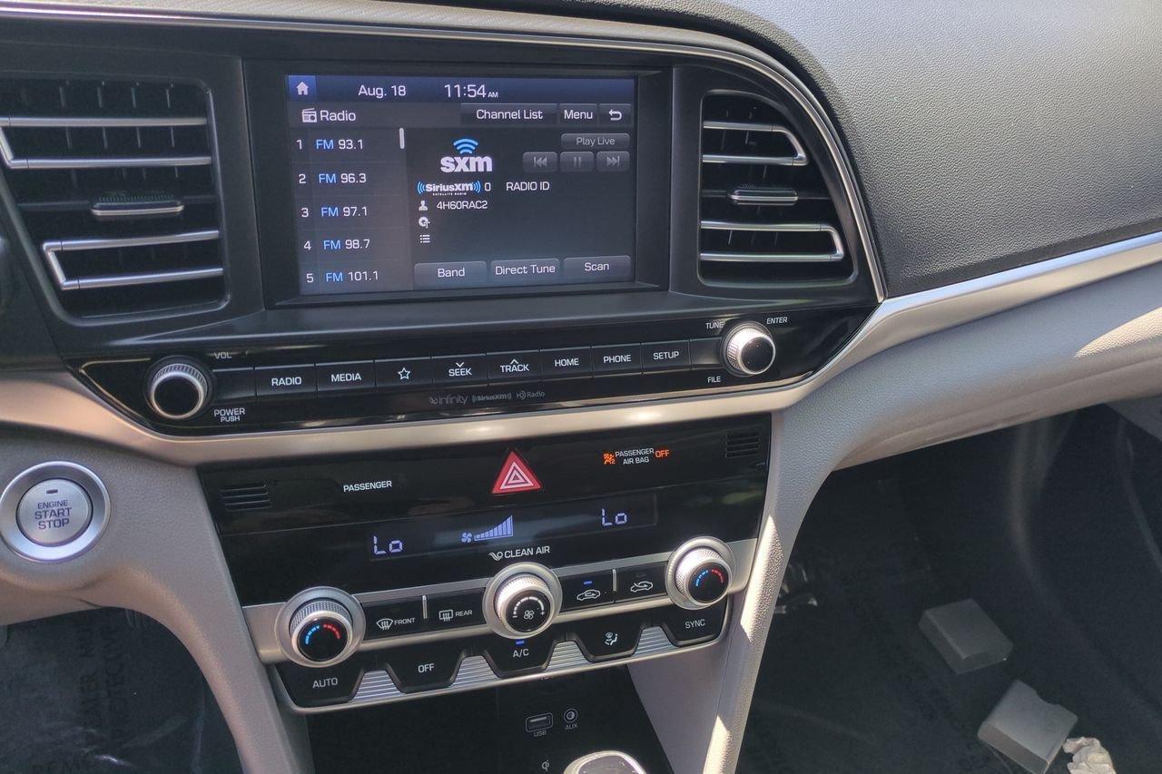 Used 2020 Hyundai Elantra Limited FWD image 16