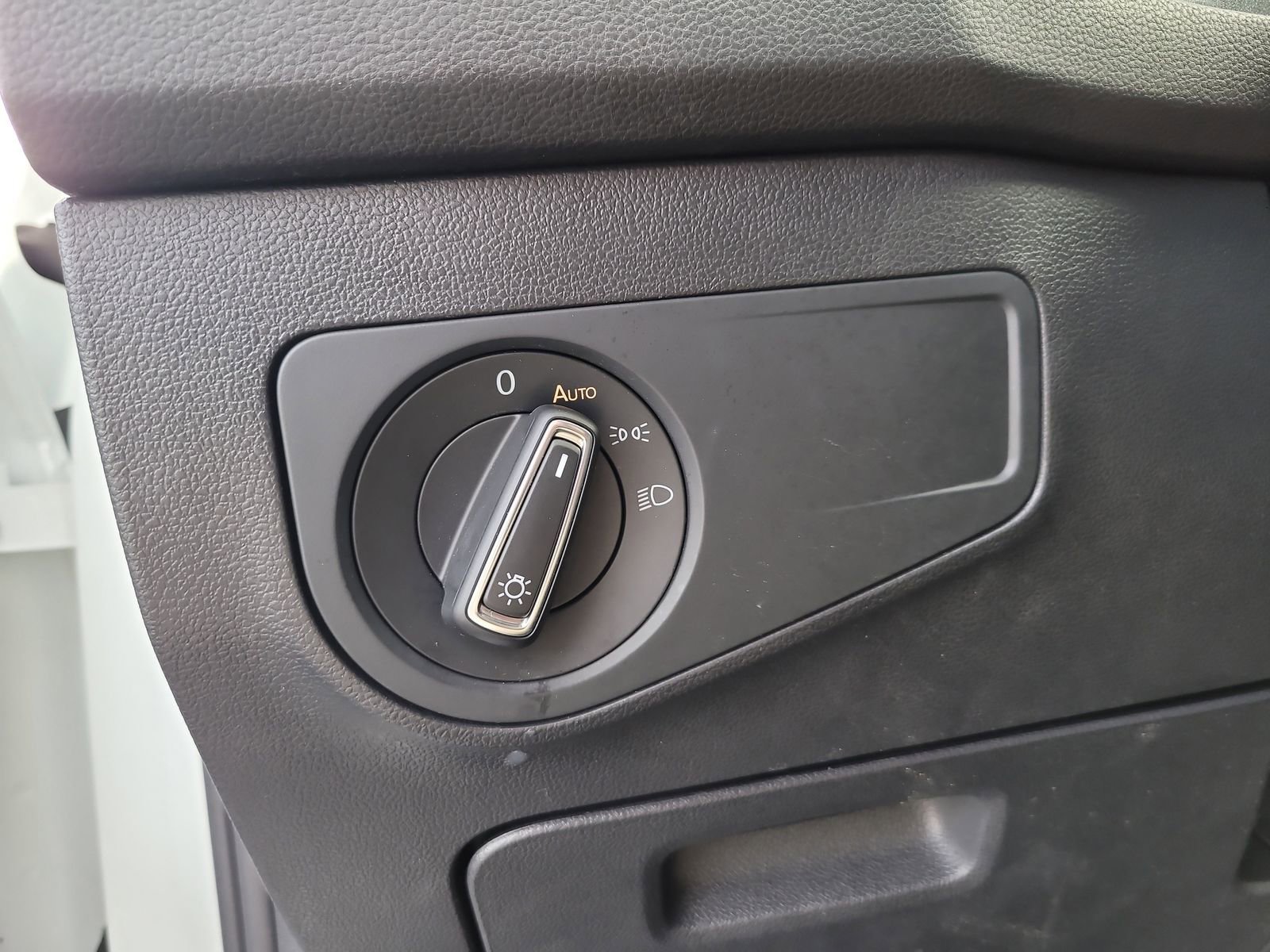 Used 2023 Volkswagen Tiguan SE R-Line image 35