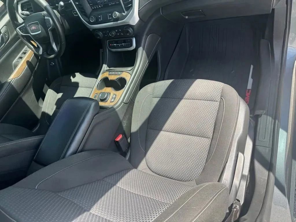 Used 2021 GMC Acadia SLE w/ Driver Convenience Package FWD image 13