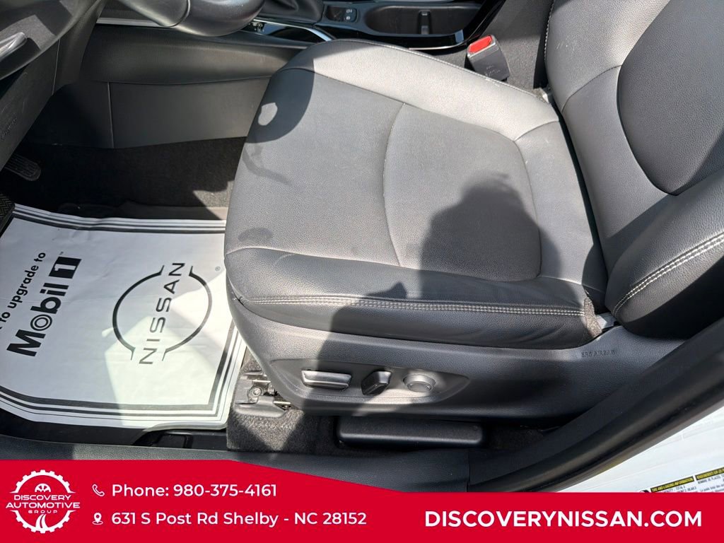 Used 2023 Toyota Corolla Cross XLE w/ Convenience Package image 12