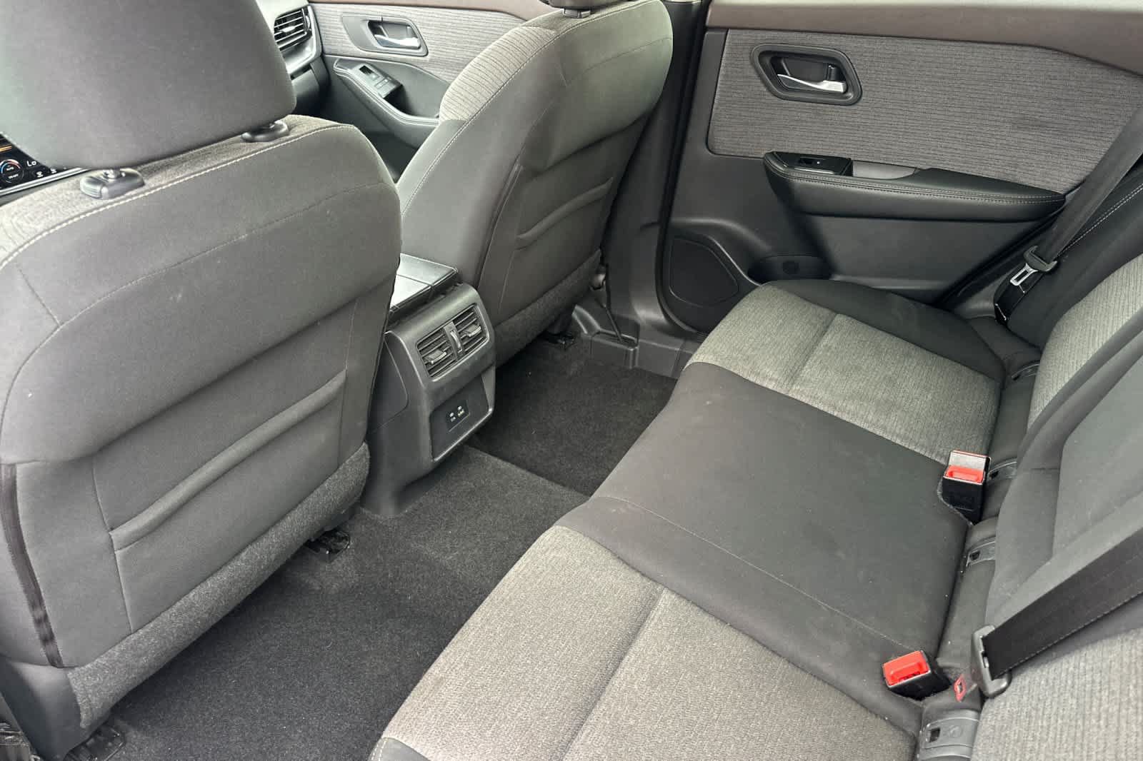 Used 2021 Nissan Rogue SV FWD image 4