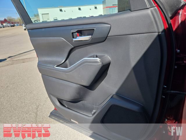 Used 2020 Toyota Highlander XLE image 18