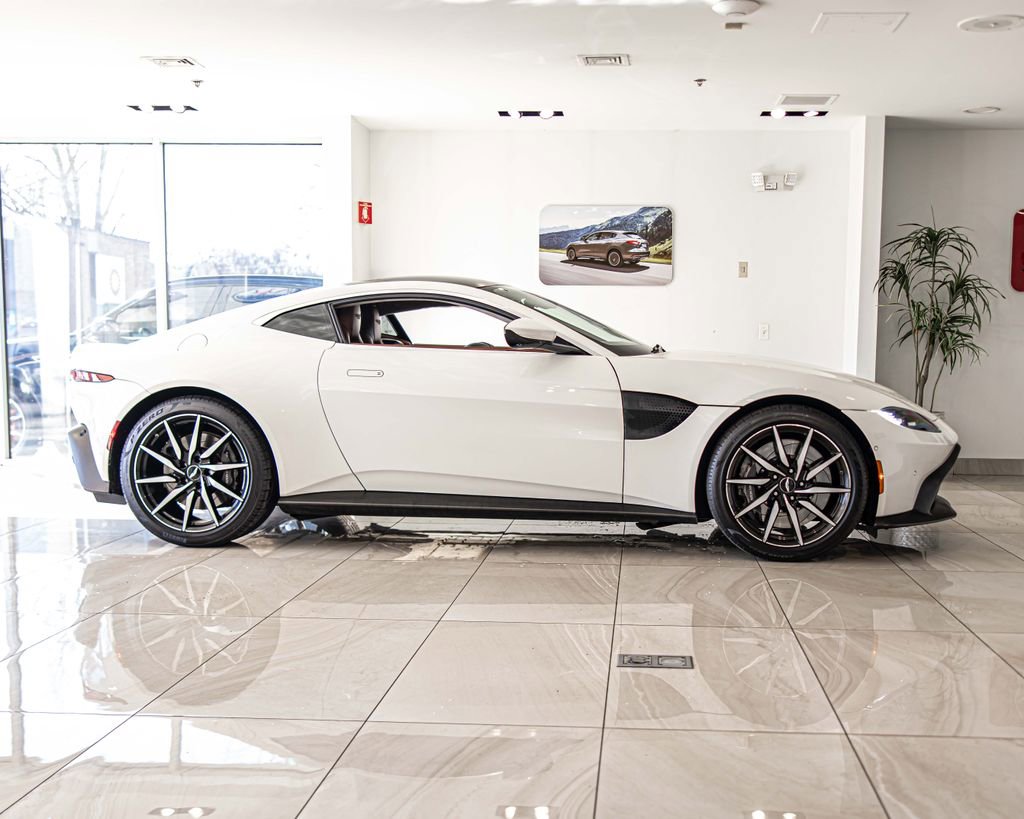 Used 2019 Aston Martin V8 Vantage Coupe image 9