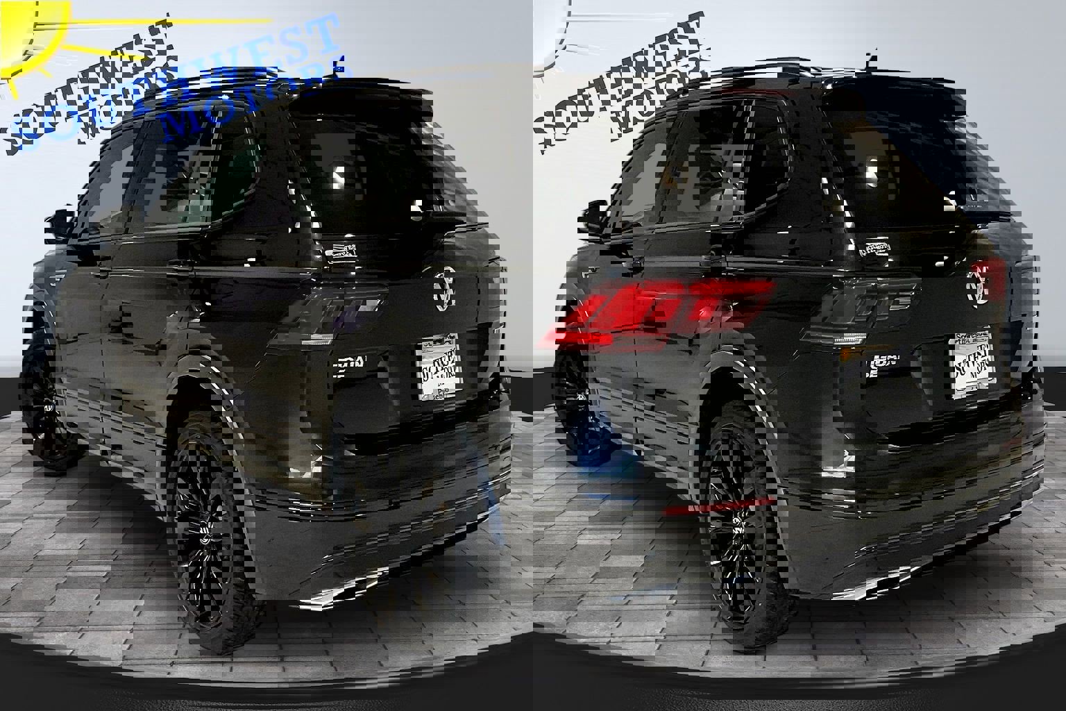 Used 2021 Volkswagen Tiguan SE R-Line image 4