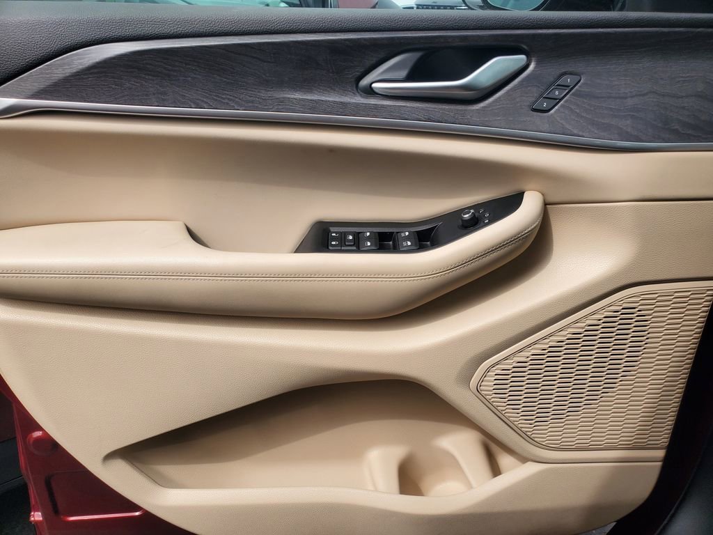 Used 2024 Jeep Grand Cherokee Limited image 13