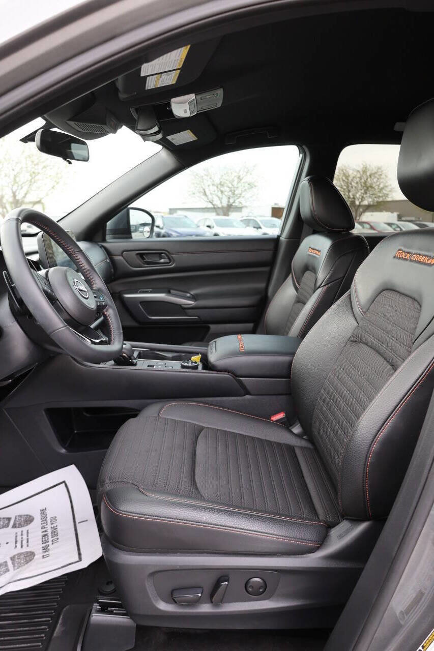 Used 2025 Nissan Pathfinder Rock Creek image 13