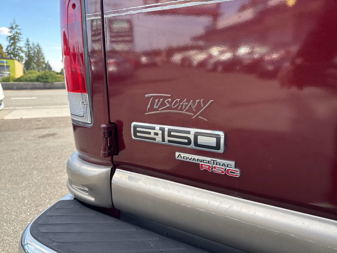 Used 2011 Ford E-150 and Econoline 150 w/ Premium Van Group image 5