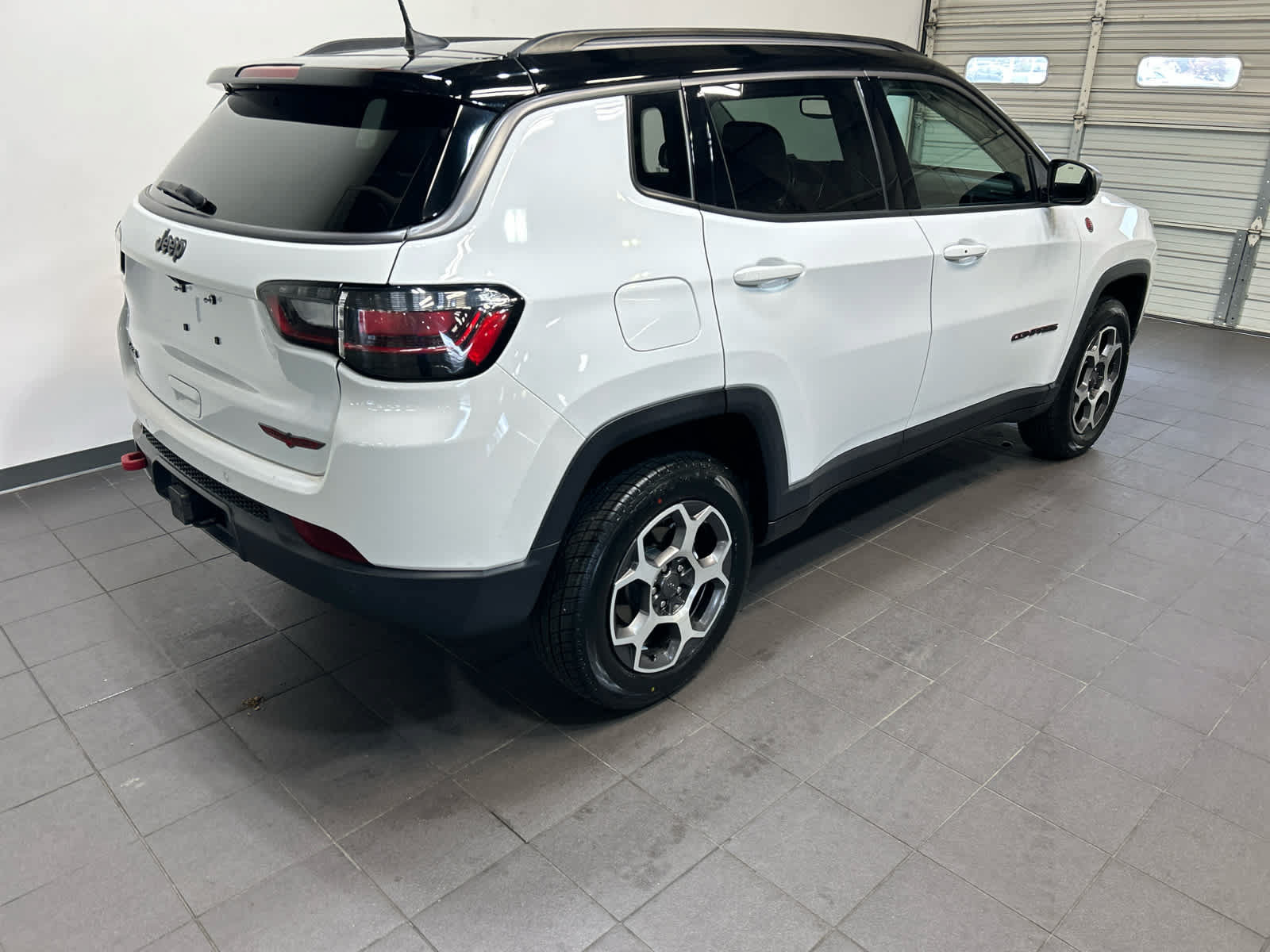 Used 2022 Jeep Compass Trailhawk AWD/4WD image 3