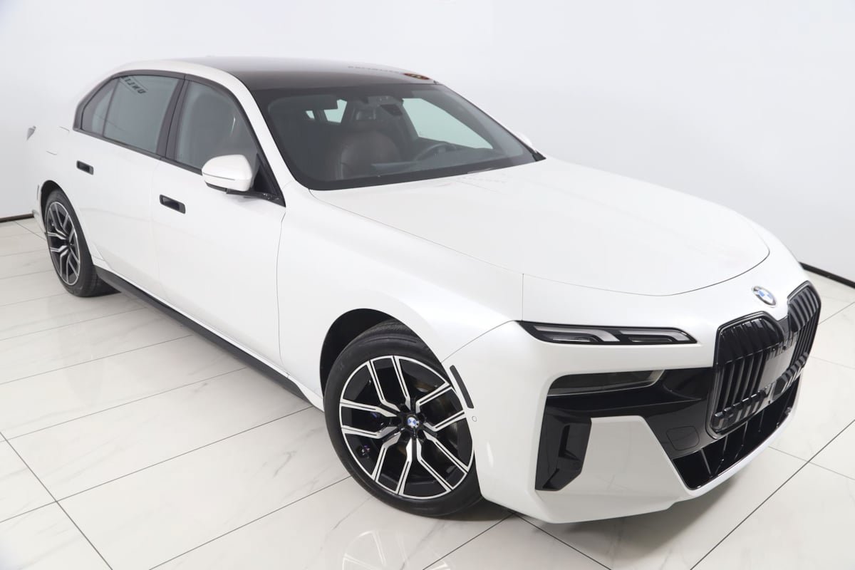 Used 2025 BMW 760i xDrive AWD/4WD image 26