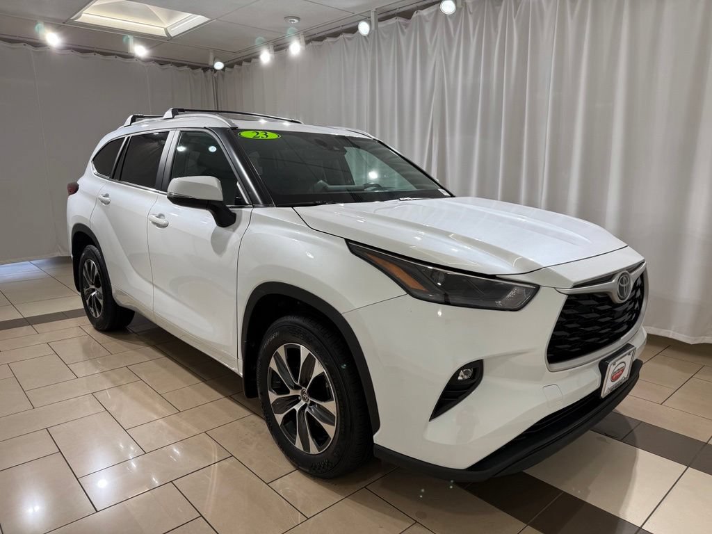 Used 2023 Toyota Highlander XLE AWD/4WD image 7