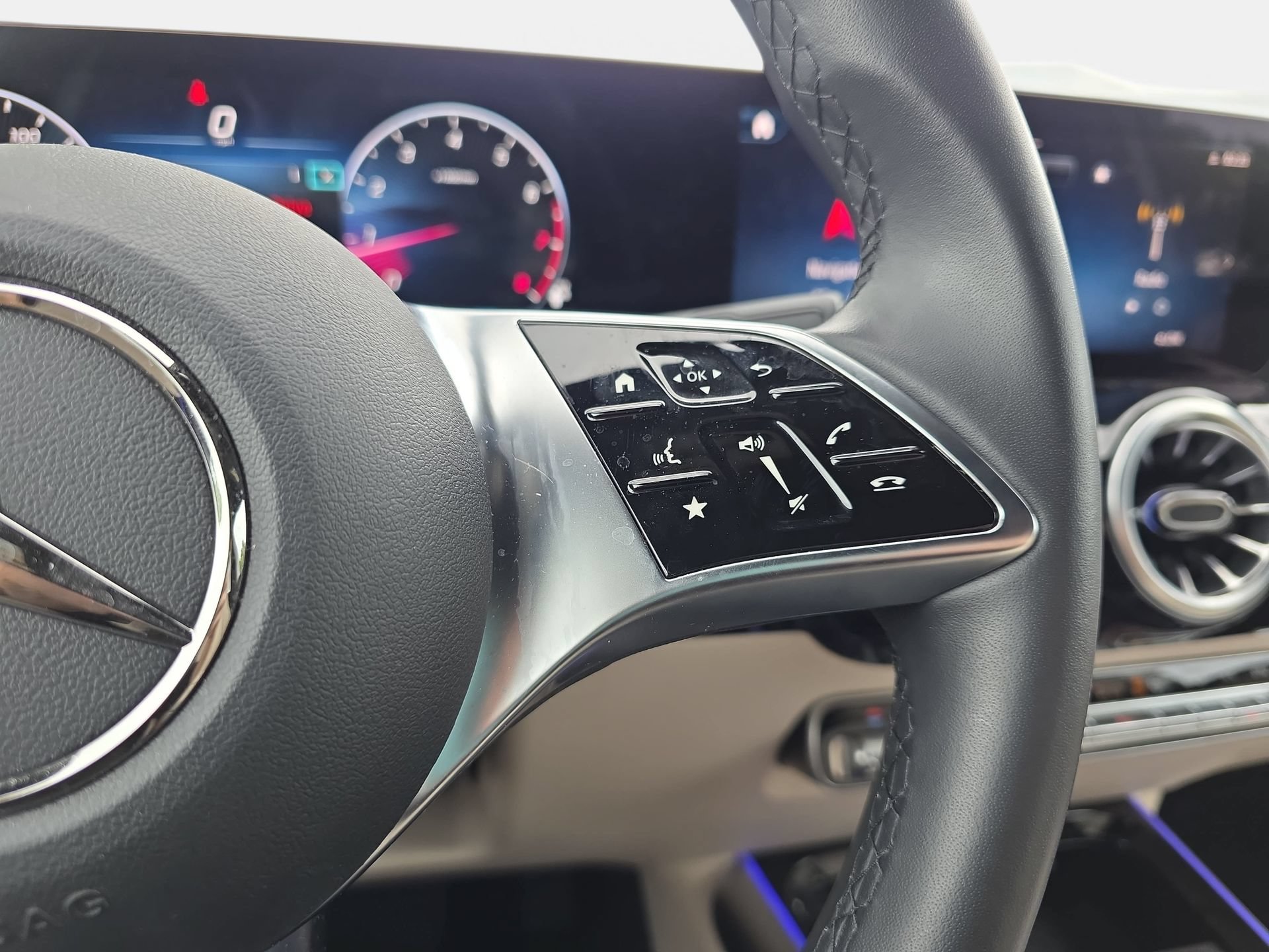 Used 2025 Mercedes-Benz GLA 250 image 18