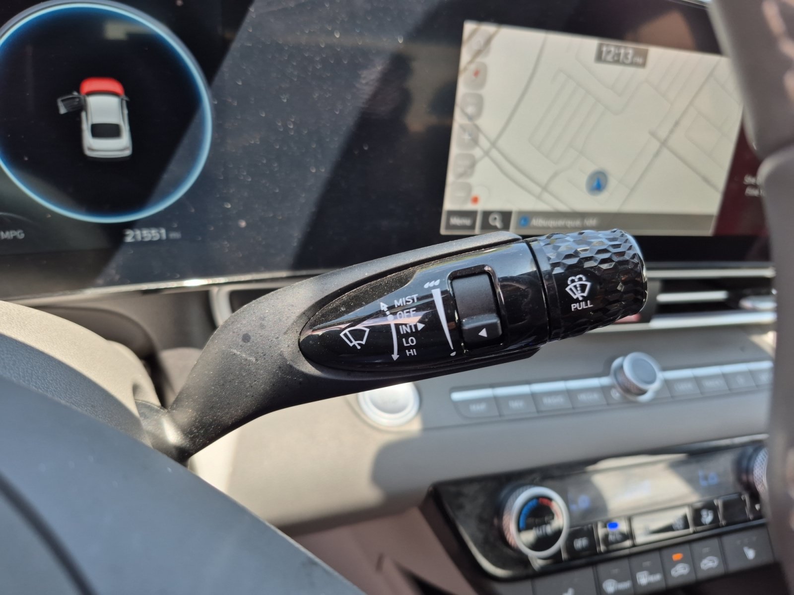 Used 2025 Hyundai Elantra SEL FWD image 34