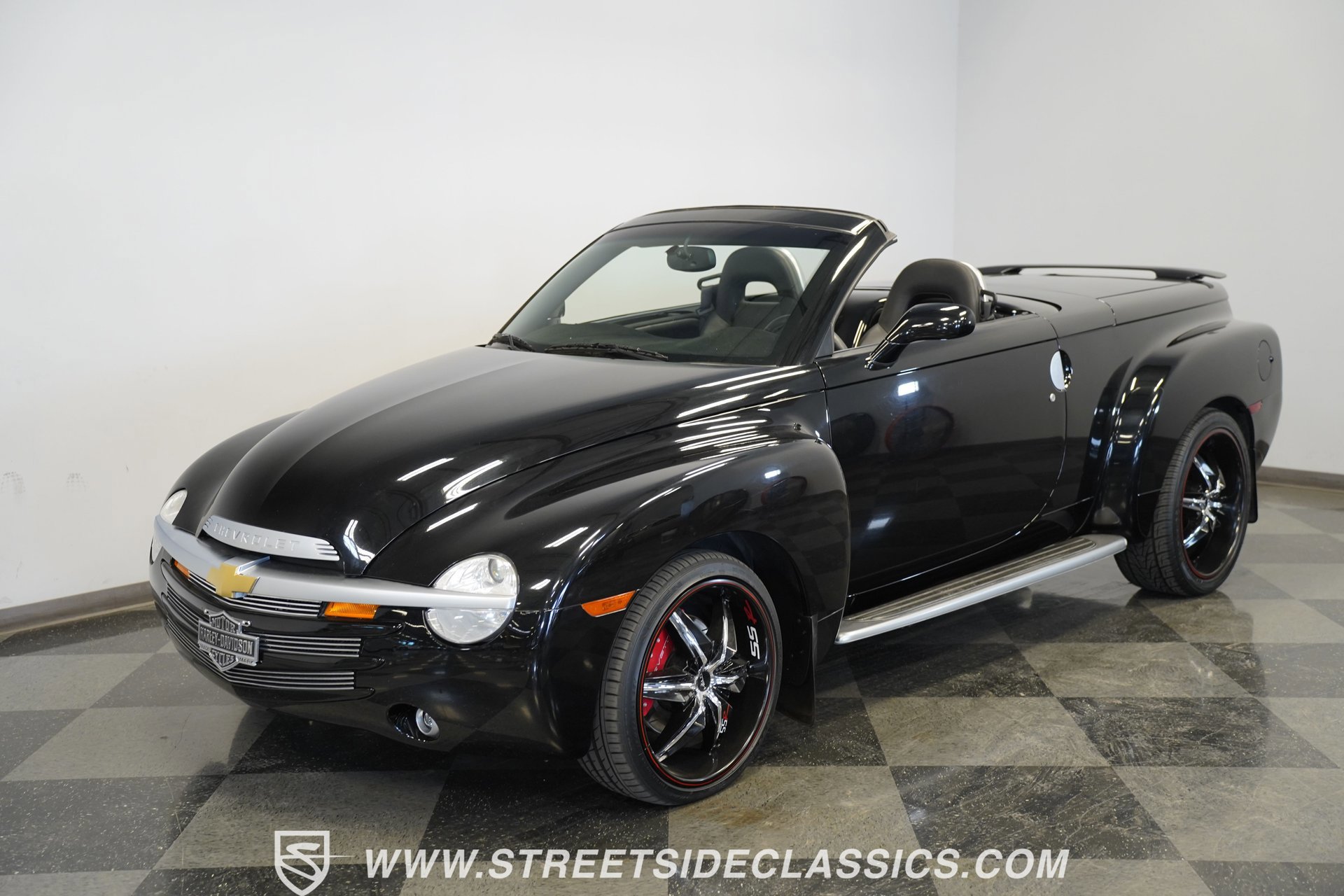Used 2004 Chevrolet SSR w/ Preferred Equipment Group image 7