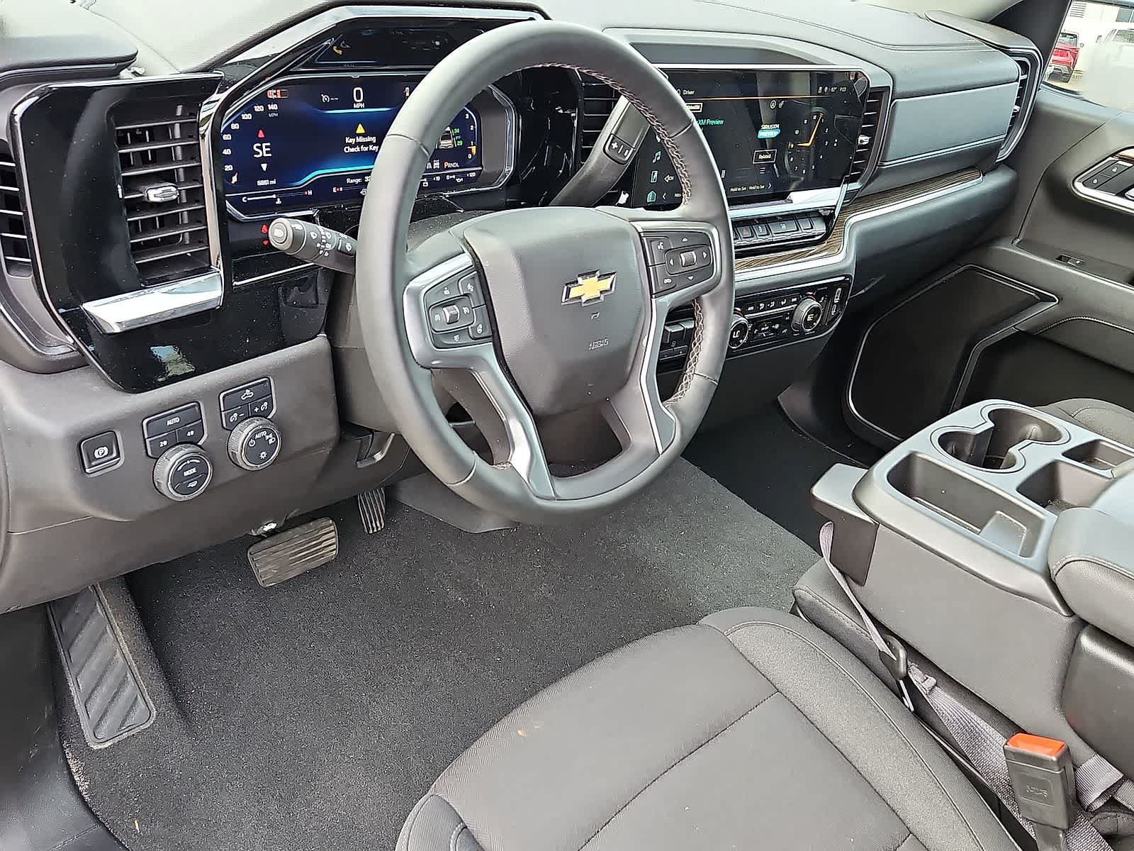 Used 2025 Chevrolet Silverado 1500 LT AWD/4WD image 16