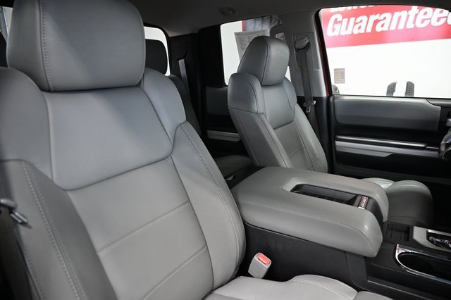 Used 2014 Toyota Tundra Limited w/ Limited Premium Package image 10
