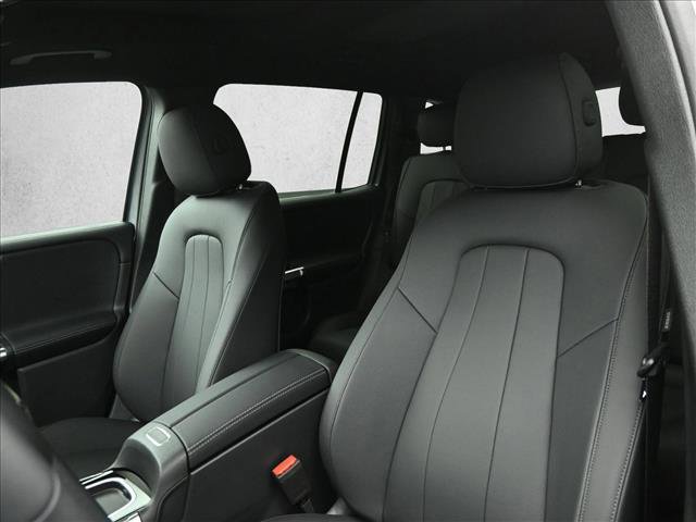 New 2026 Mercedes-Benz GLB 250 4MATIC image 9