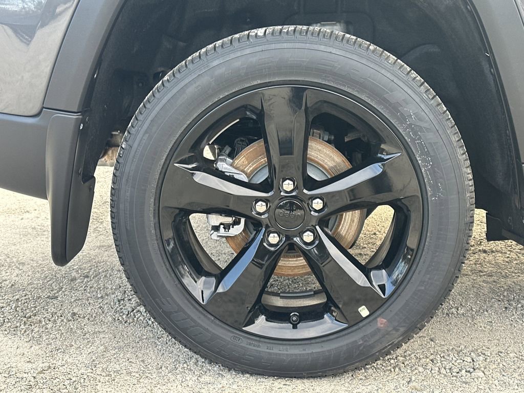 New 2025 Jeep Grand Cherokee Altitude image 17