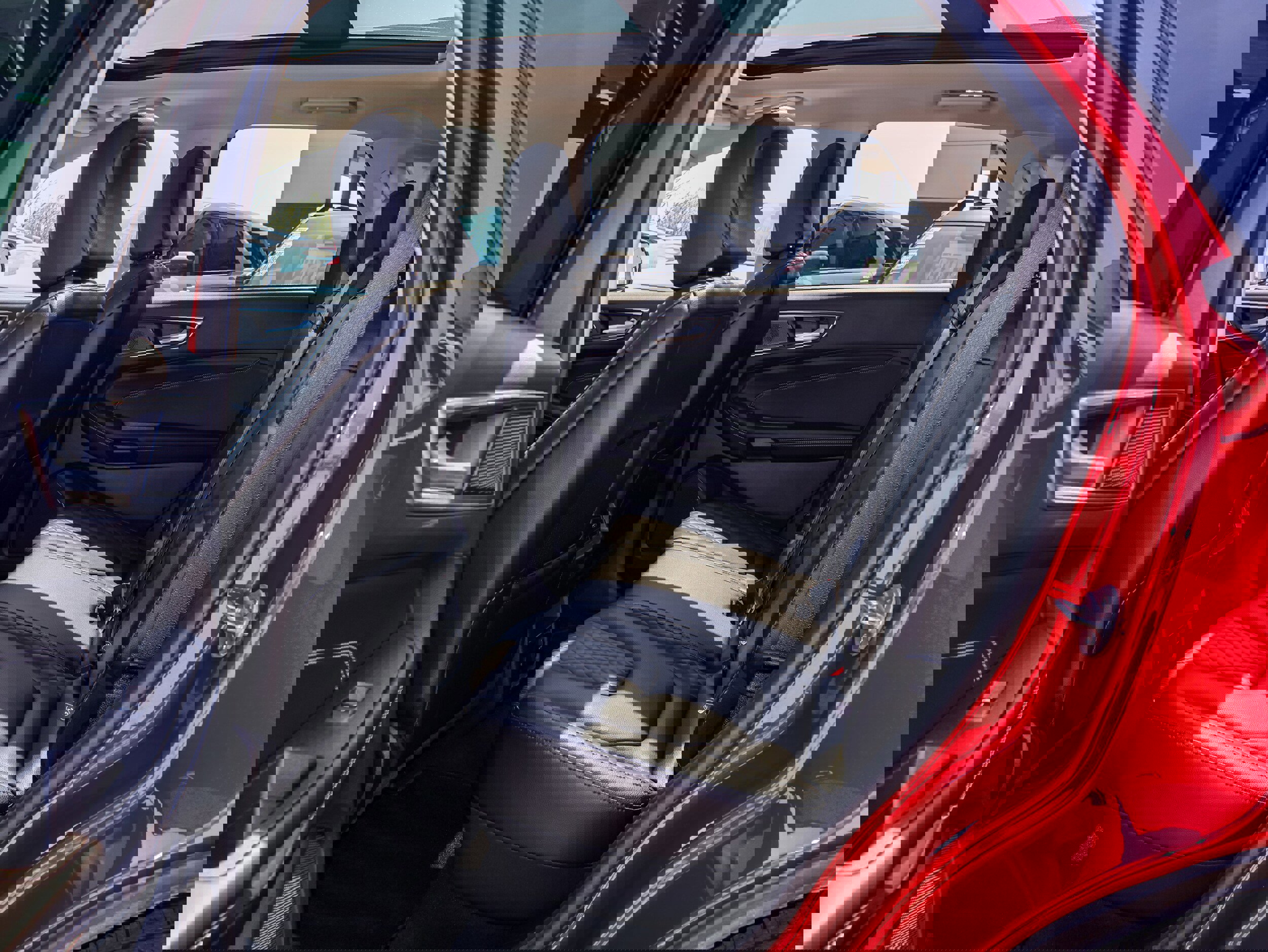 Used 2024 Ford Edge Titanium w/ Equipment Group 301A image 16