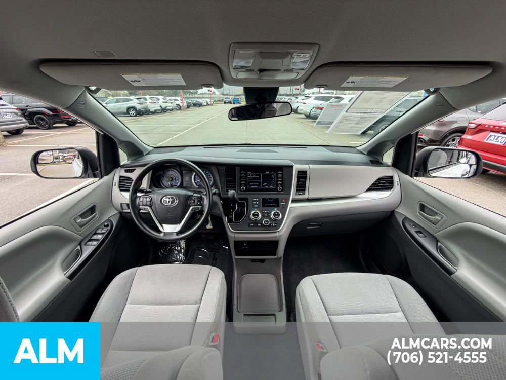 Used 2020 Toyota Sienna L image 27