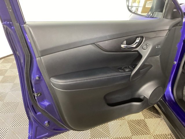 Used 2019 Nissan Rogue SV w/ Sun & Sound Touring Package image 16