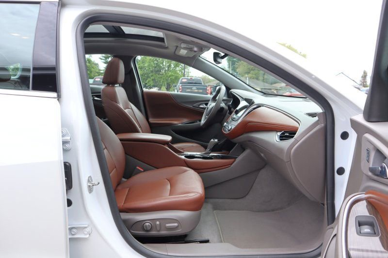 Used 2016 Chevrolet Malibu Premier w/ Driver Confidence Package II FWD image 20