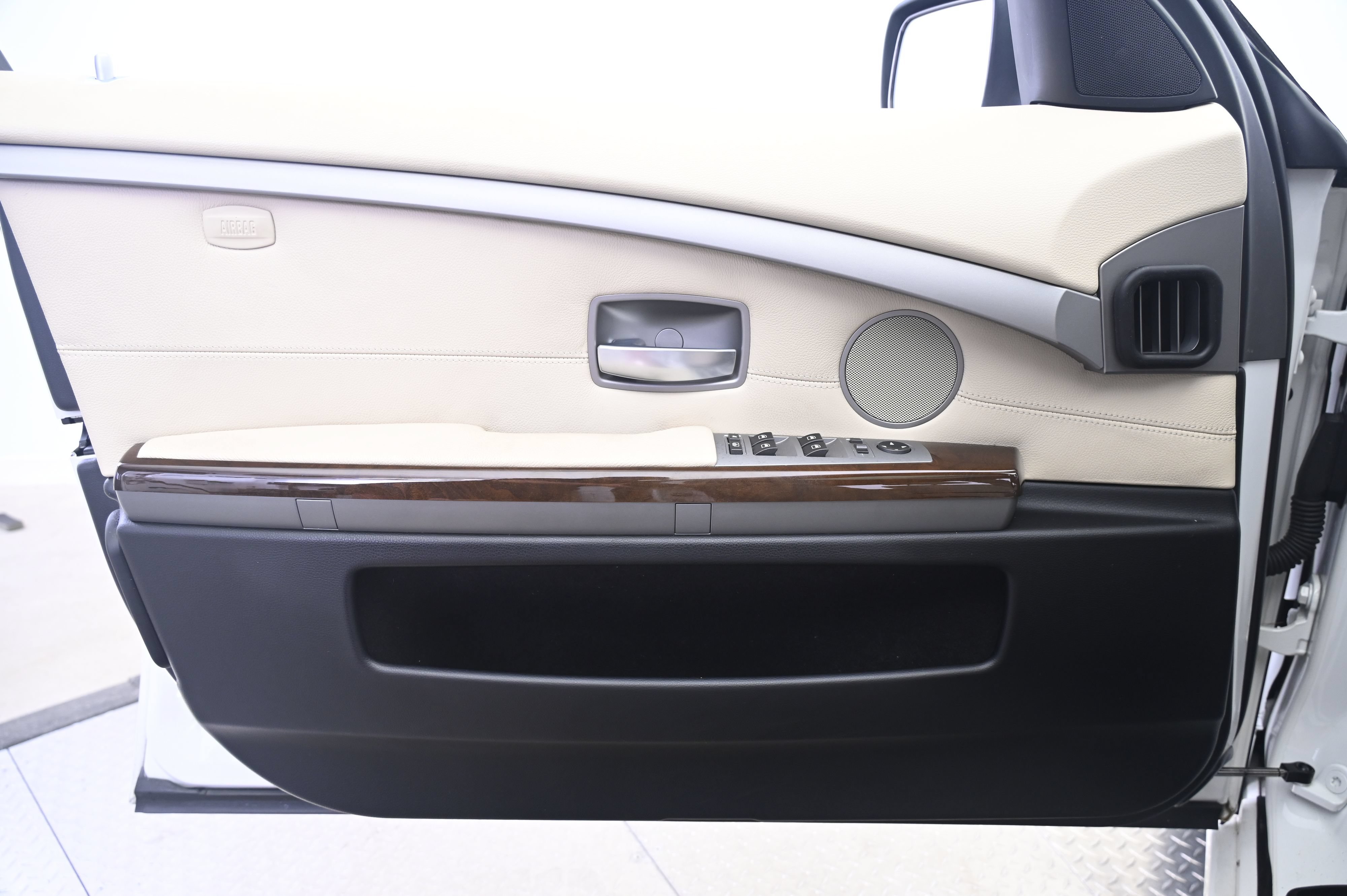 Used 2007 BMW 750Li RWD image 25