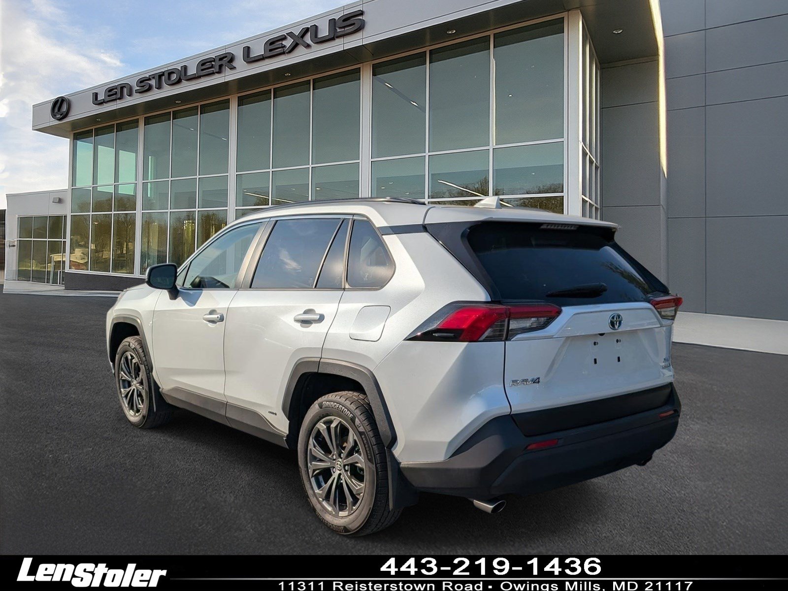 Used 2023 Toyota RAV4 XLE Premium AWD/4WD image 5