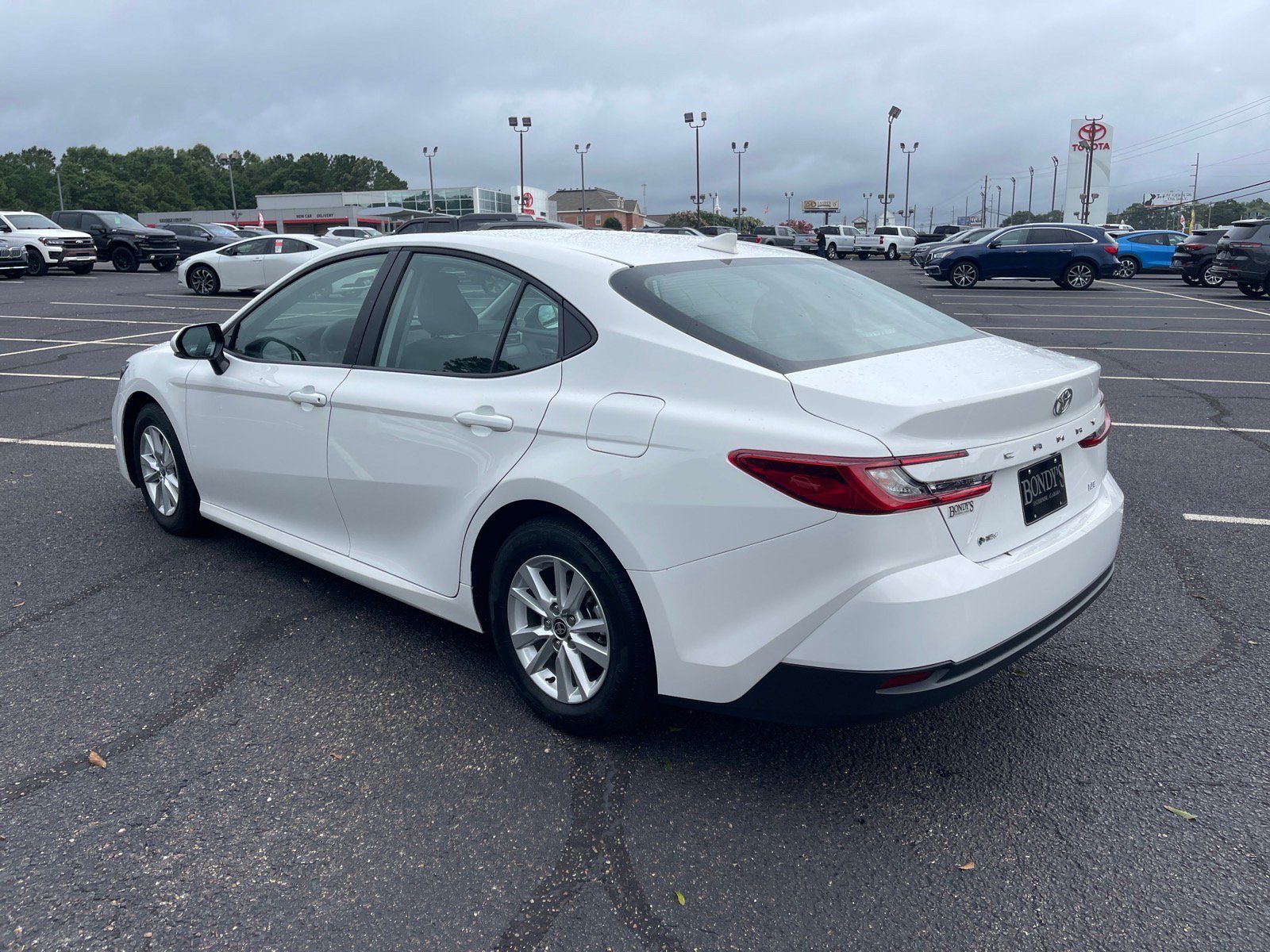 Used 2025 Toyota Camry LE FWD image 14