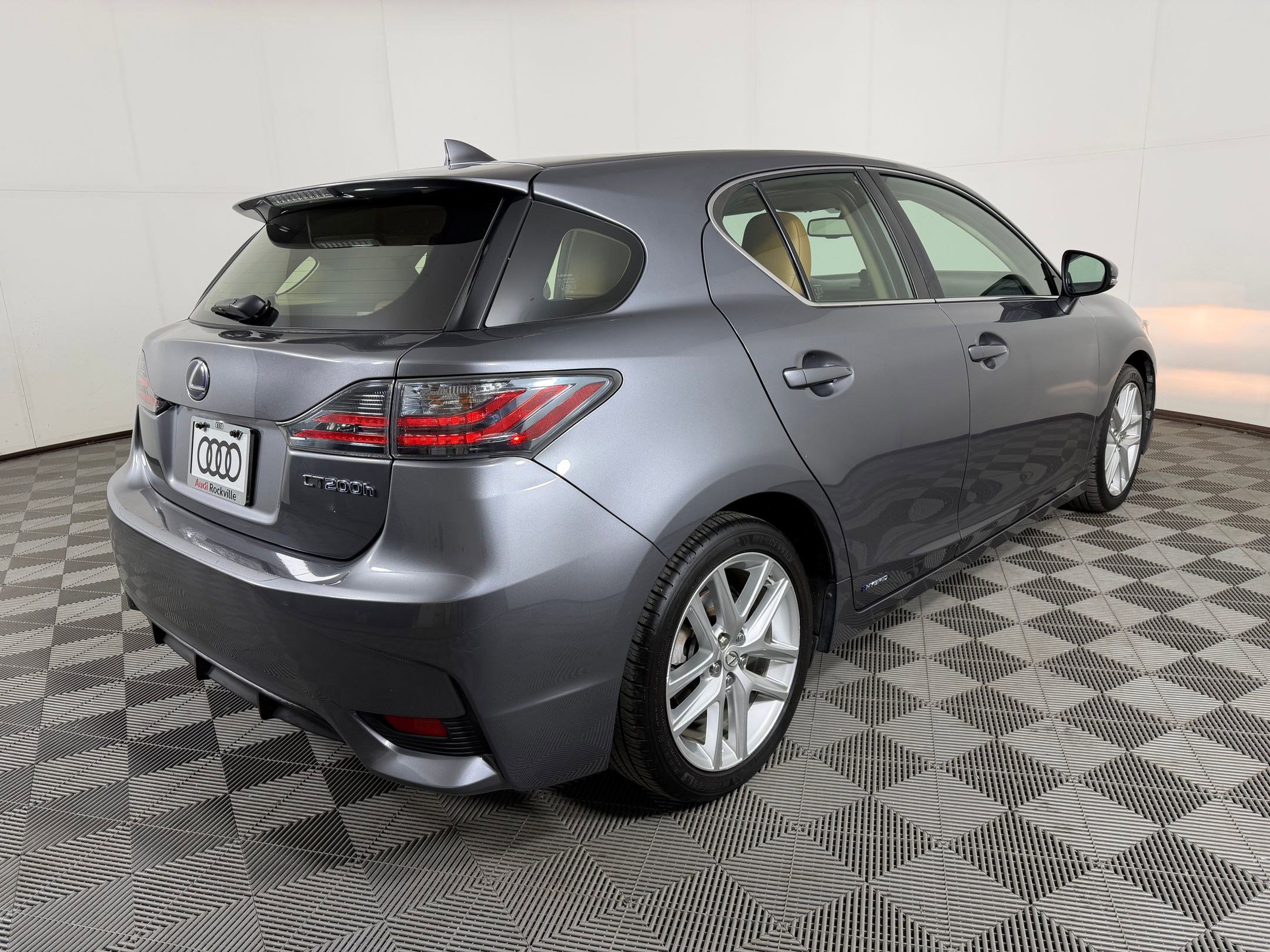 Used 2015 Lexus CT 200h FWD image 9