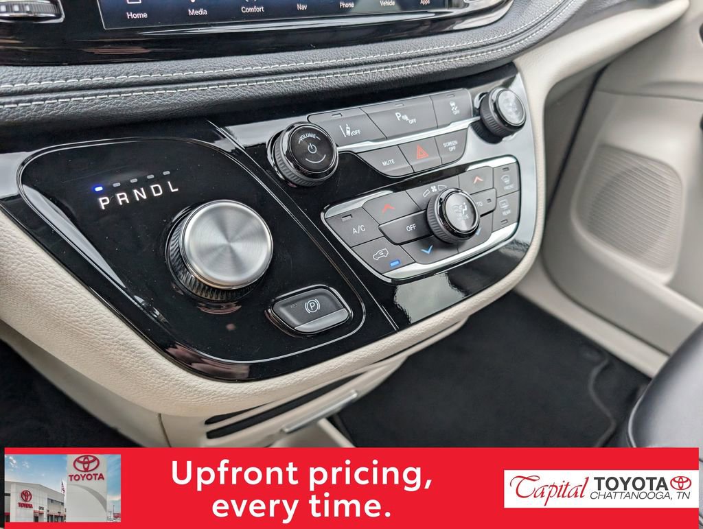 Used 2024 Chrysler Pacifica Select image 25
