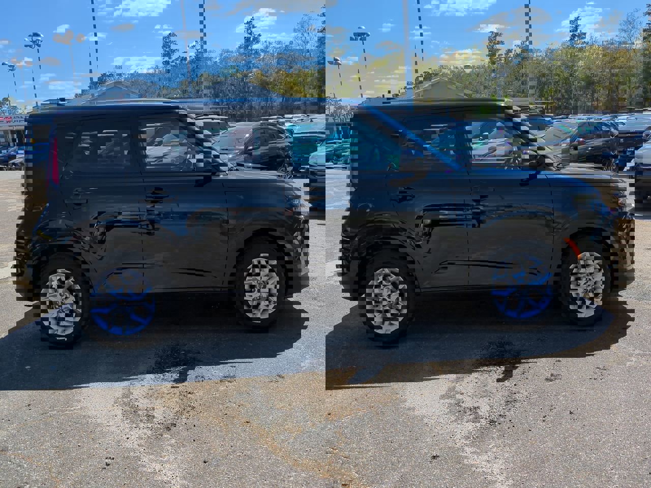 Certified 2025 Kia Soul LX image 4