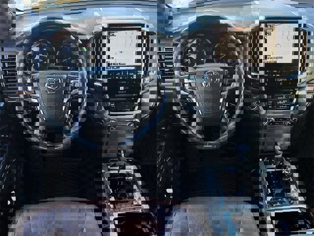 Used 2017 Toyota Land Cruiser image 12