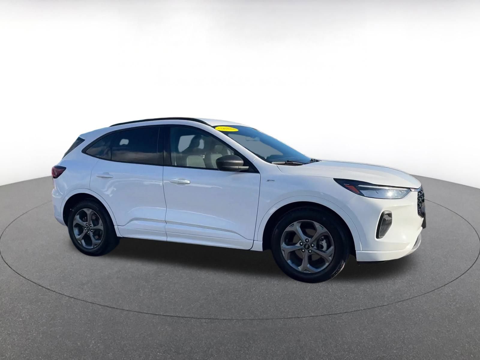 Used 2023 Ford Escape ST-Line image 2