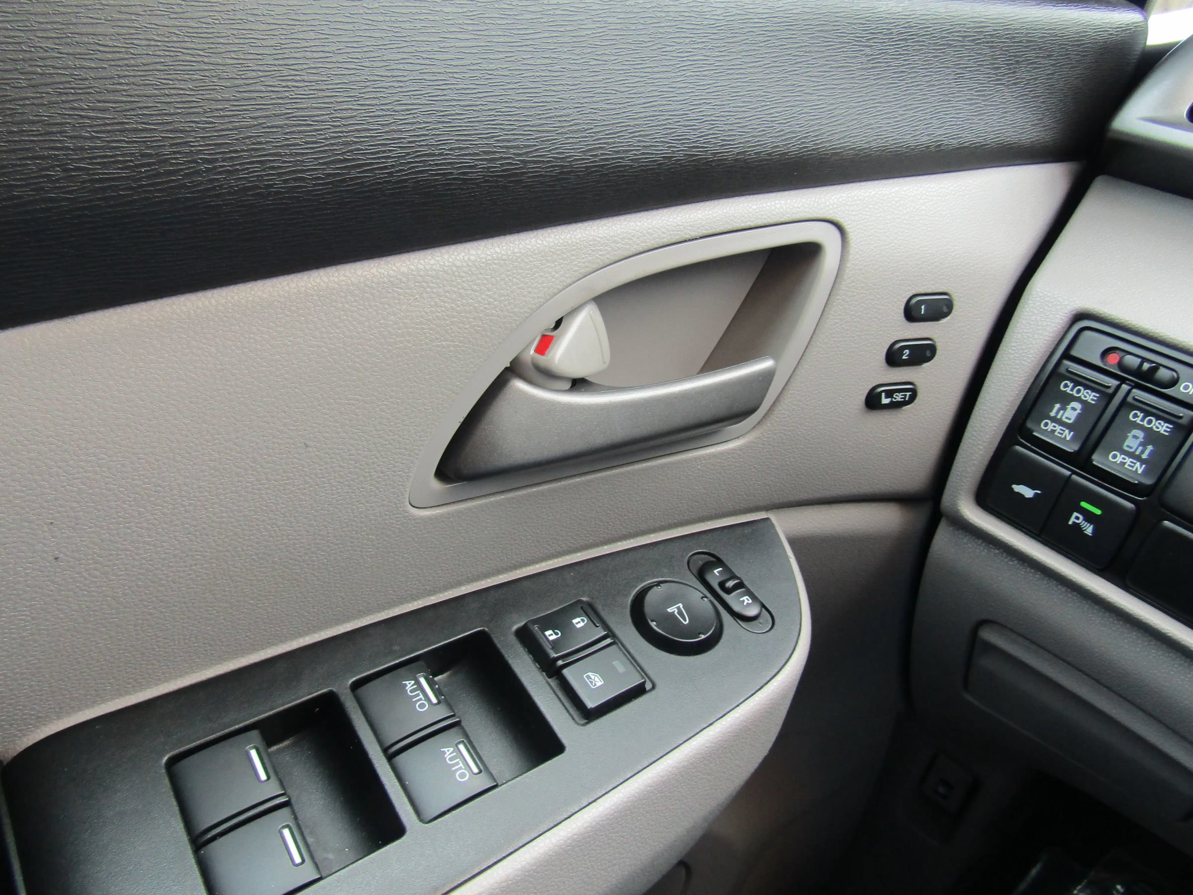 Used 2012 Honda Odyssey Touring image 26