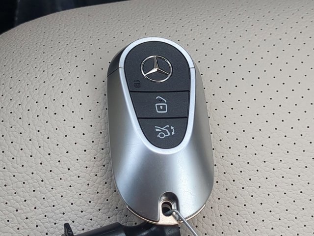 Used 2025 Mercedes-Benz C 300 Sedan image 27