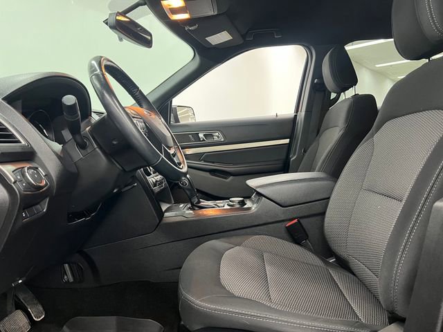 Used 2018 Ford Explorer XLT image 15