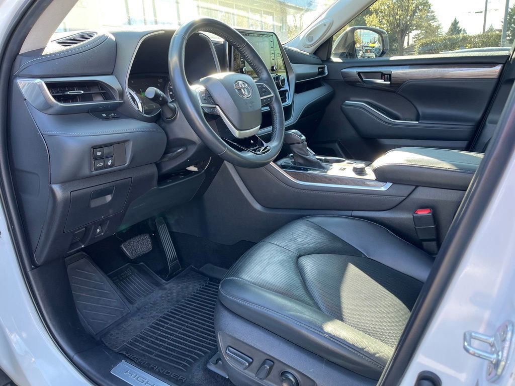 Used 2022 Toyota Highlander Limited image 12