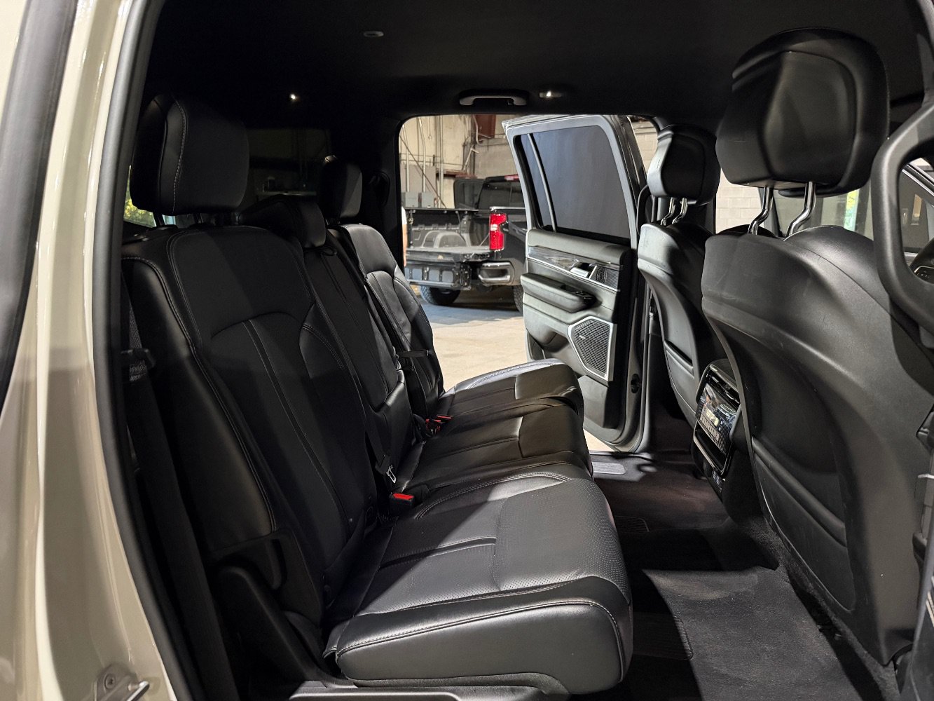 Used 2022 Jeep Wagoneer Series III RWD image 22