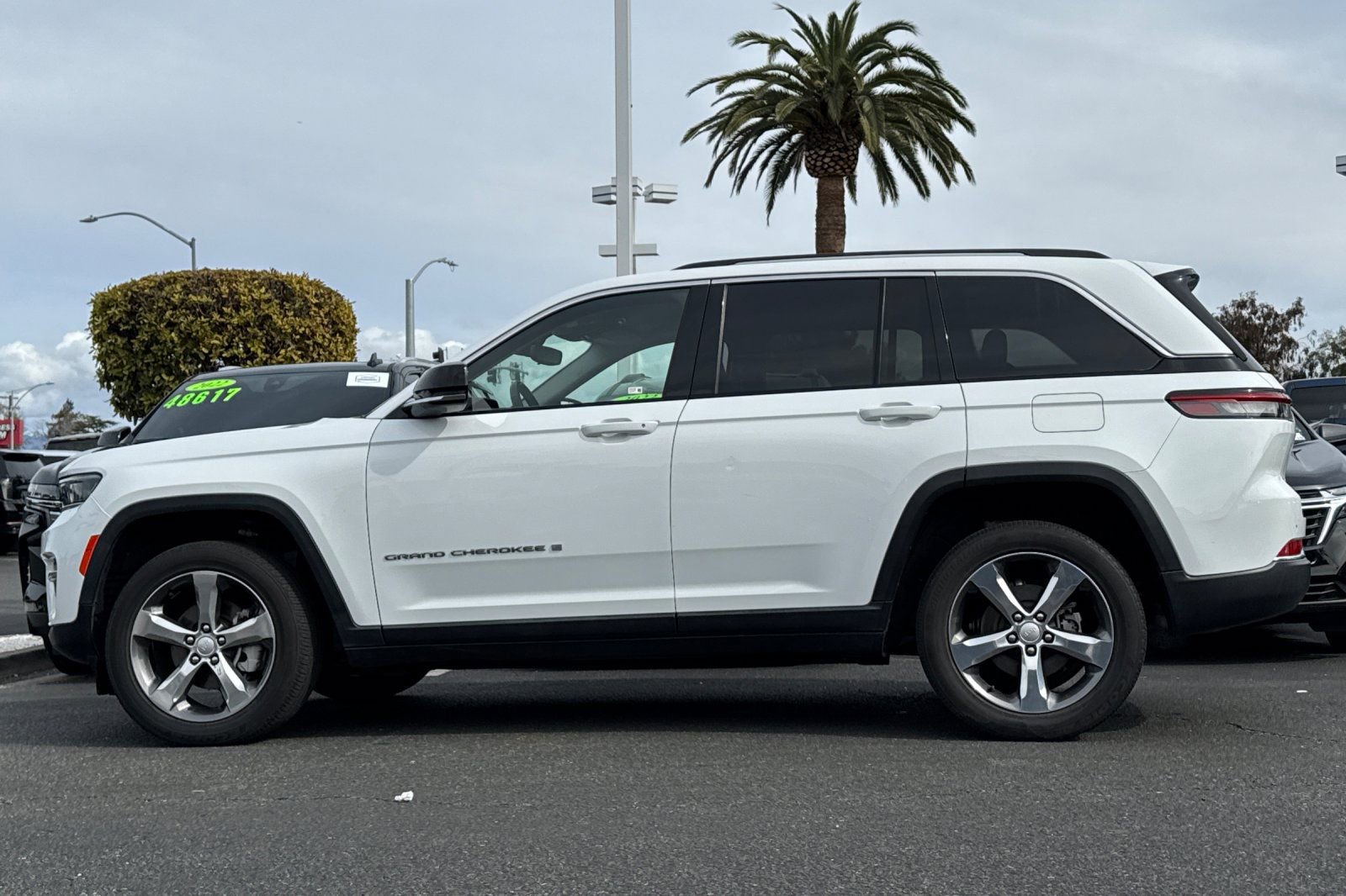 Used 2022 Jeep Grand Cherokee Limited image 8