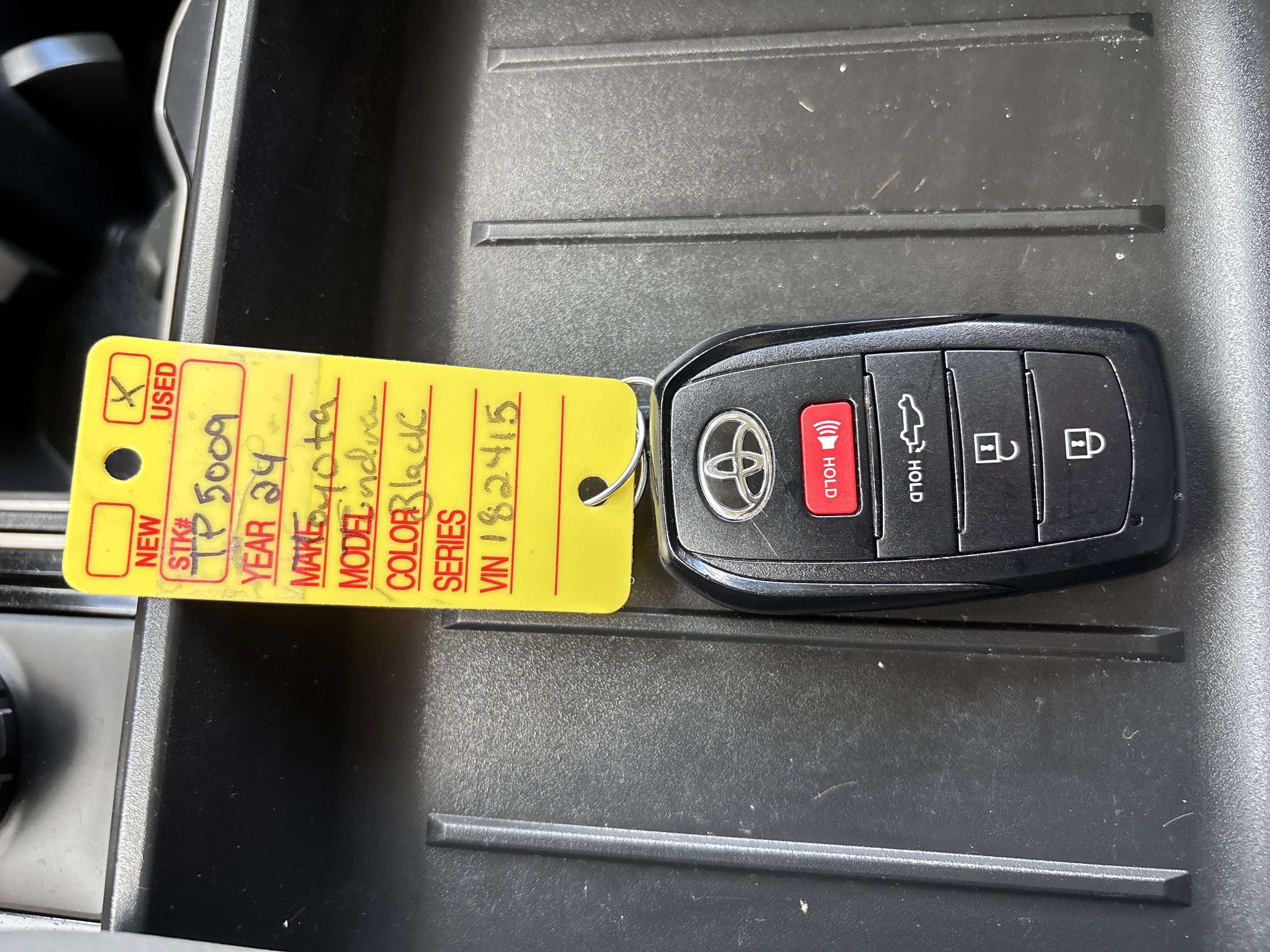Used 2024 Toyota Tundra Limited AWD/4WD image 29