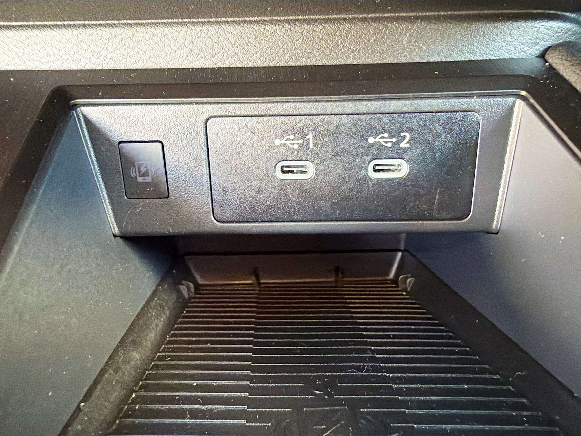 Used 2025 Nissan Kicks SR image 28