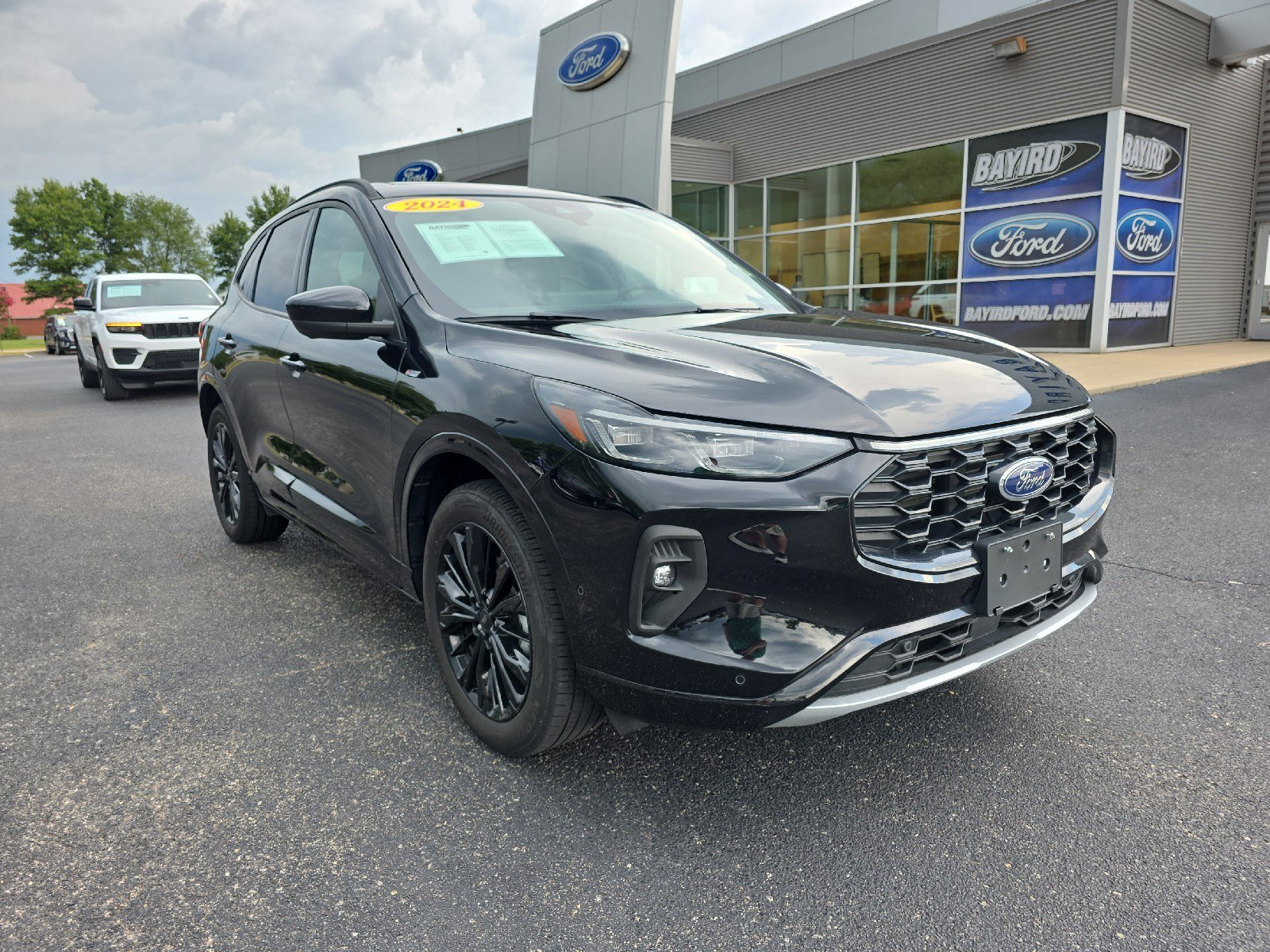 Used 2024 Ford Escape ST-Line Elite w/ Premium Technology Package image 3